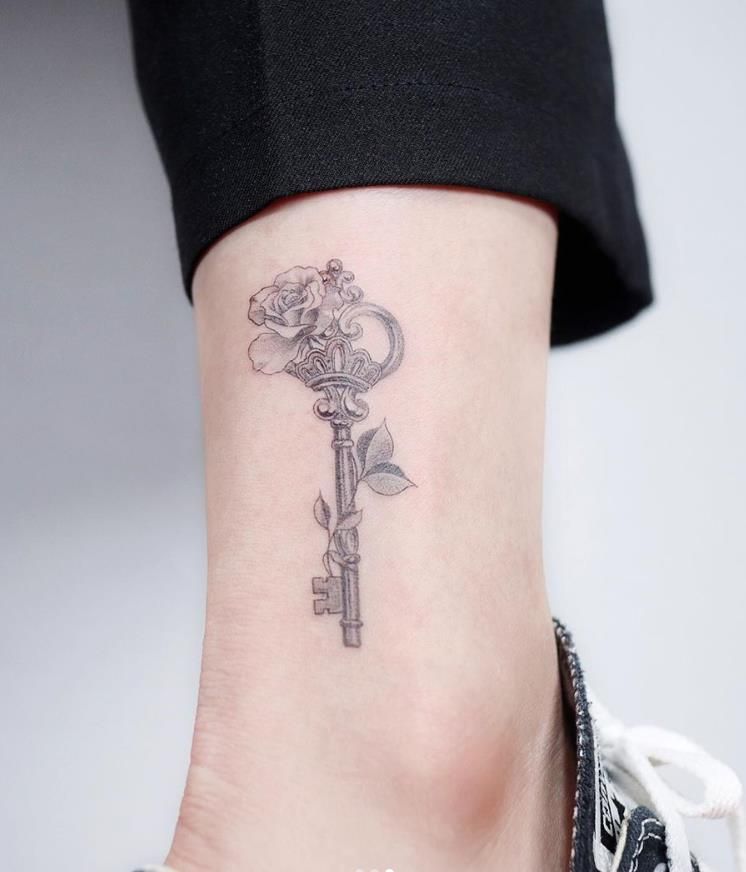 28 Key Tattoo Ideas: From Antique Skeleton Designs to Modern Minimalism