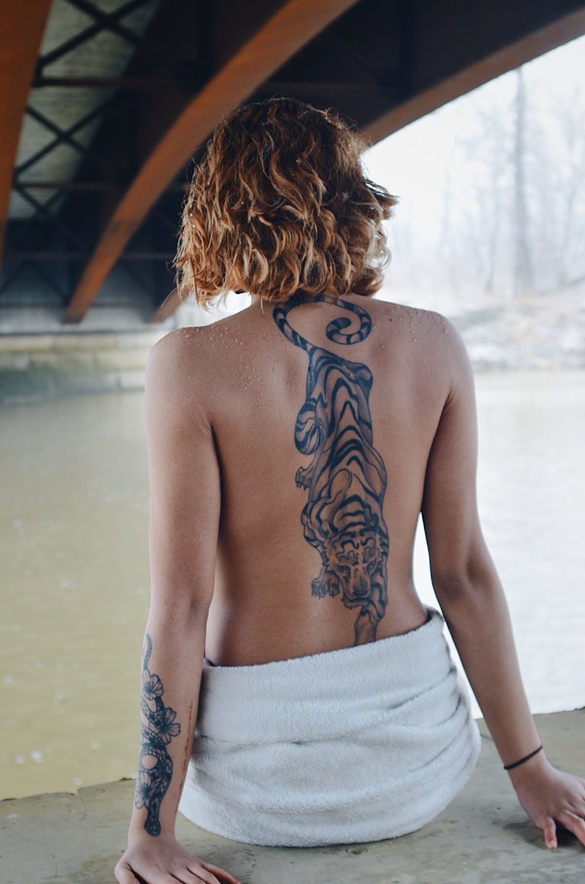 30 Back Tattoo Women: Bold Statements, Fine Line Details, and Meaningful Designs