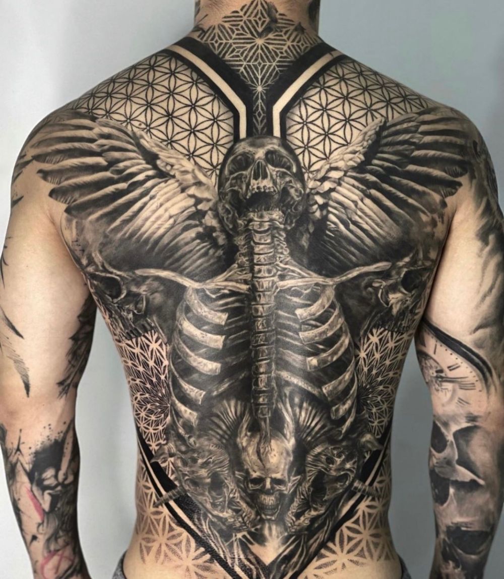 30 Back Tattoo for Men: Power, Symbolism, and Modern Design Language