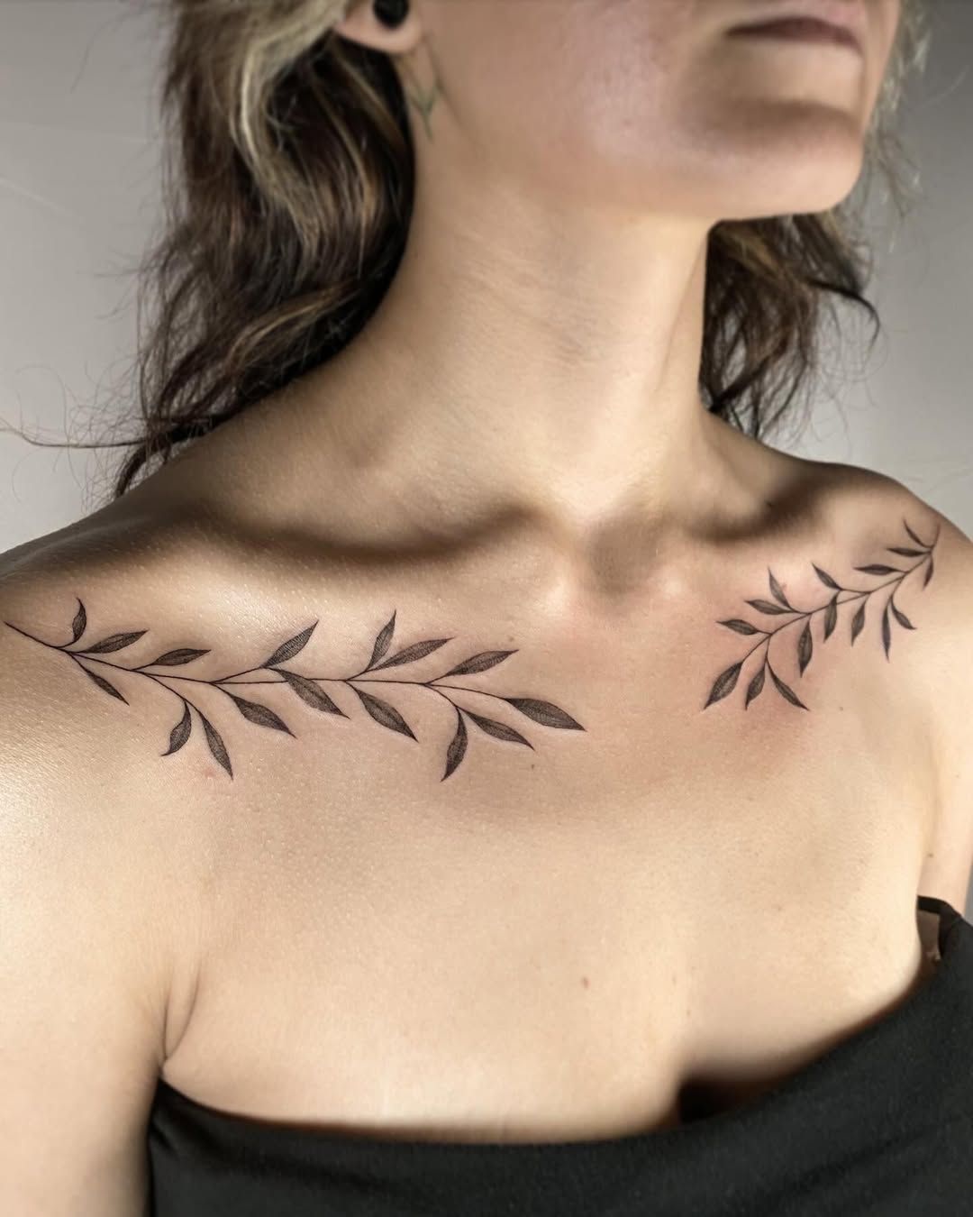 30 CollarBone Tattoo Ideas: Elegant, Meaningful Designs for Women and Men