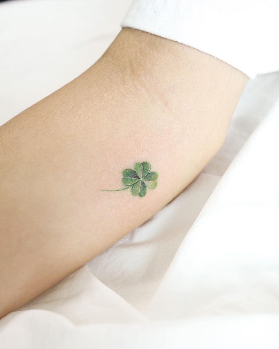 29 Clover Tattoo Ideas: Timeless Symbols of Luck, Love, and Identity