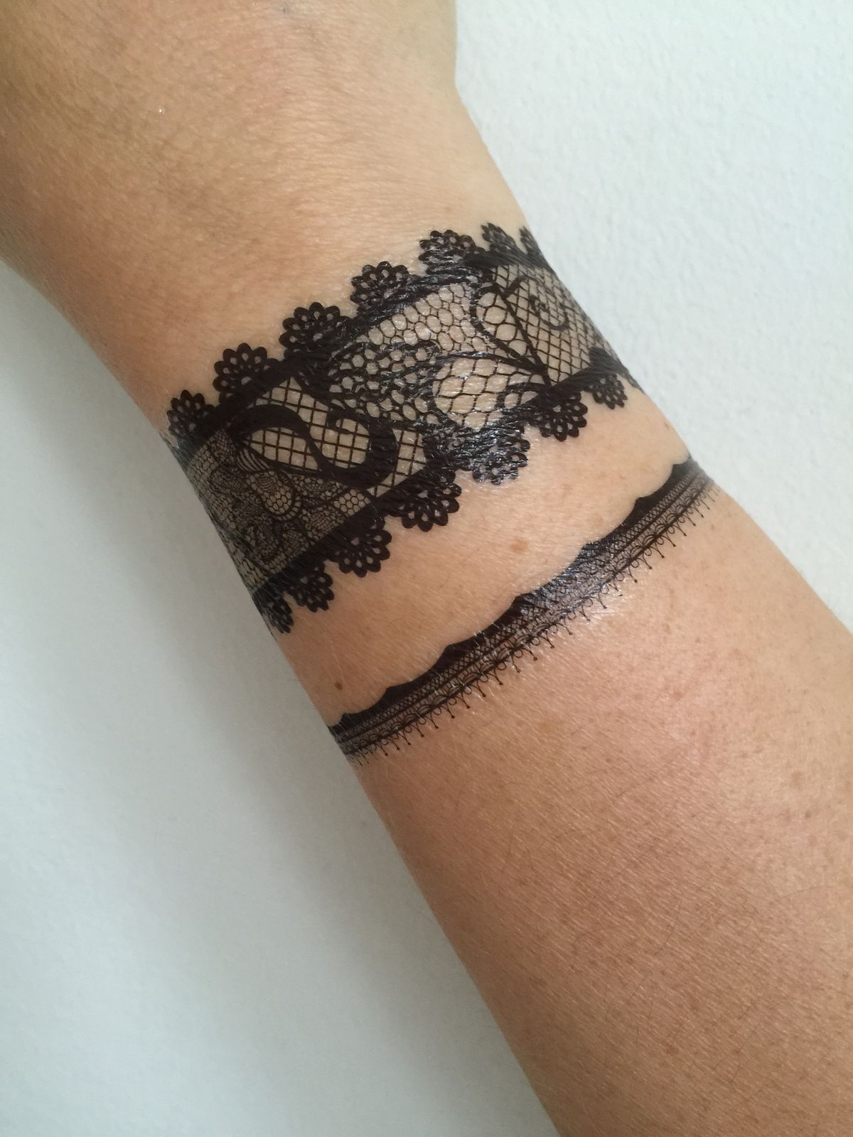 28 Lace Tattoo Ideas: Elegant Designs Inspired by Delicate Fabric