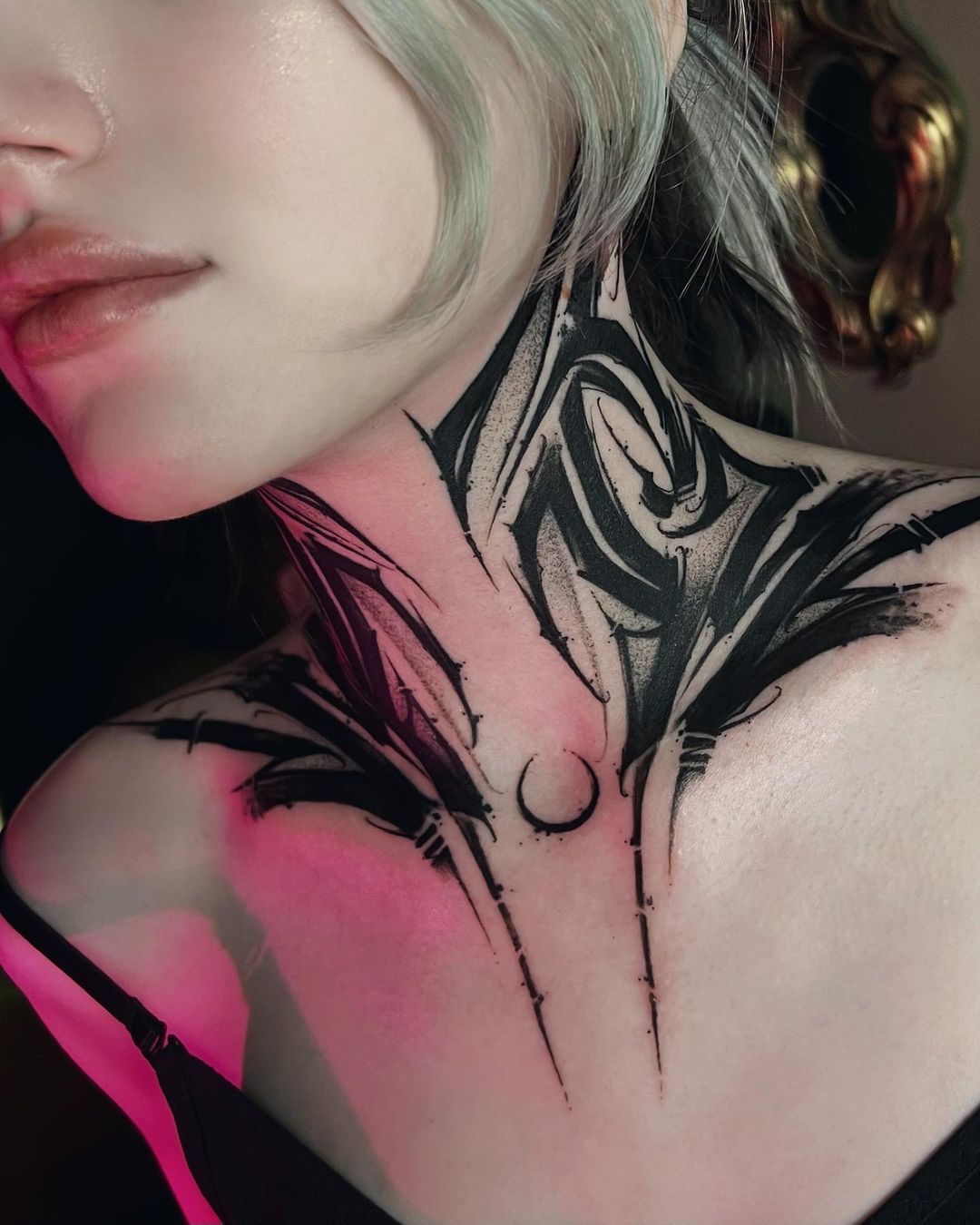 30 Neck Tattoo Women: Stylish, Subtle and Bold Ideas for Modern Ink