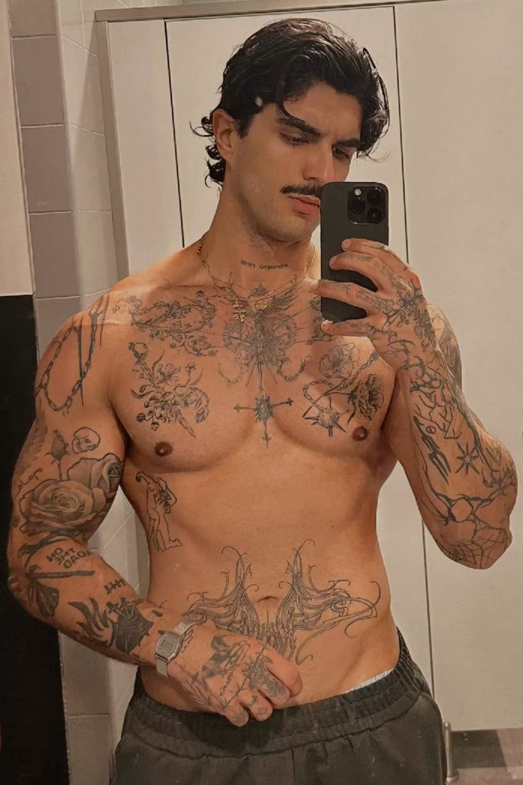 29 Chest Tattoo Men 2026 &mdash; Bold Ideas, Meaningful Symbols, and Modern Styles