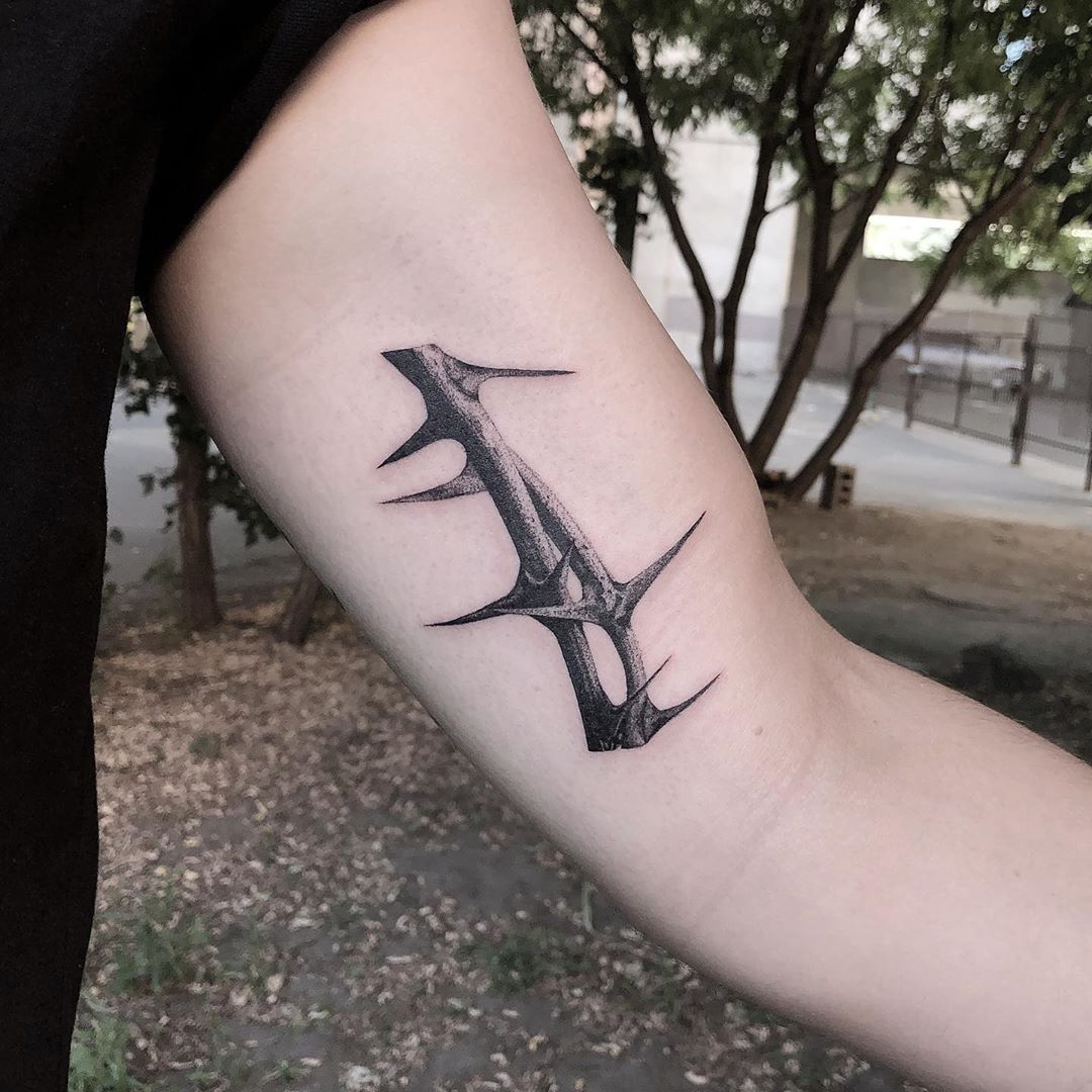 29 Thorn Tattoo Ideas: Bold, Symbolic Designs With Edge