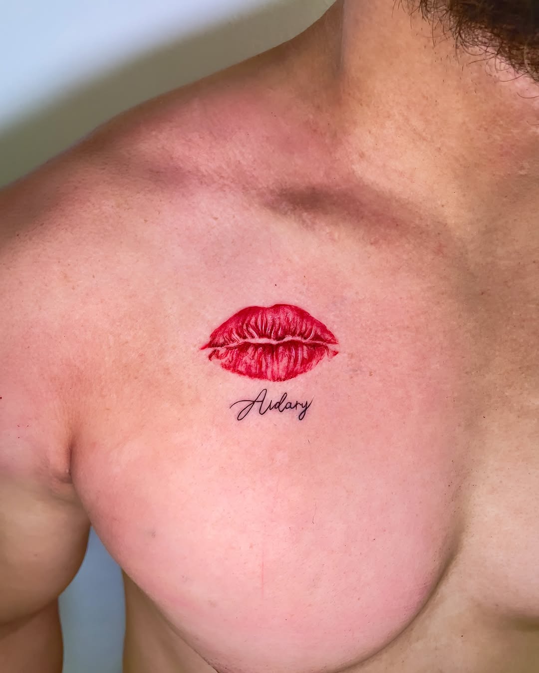 29 Kiss Tattoo Ideas: Romantic, Minimalist, and Bold Designs That Tell a Story