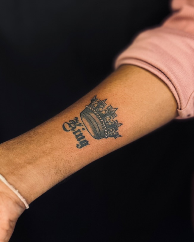 27 King Tattoo Ideas – Powerful Crown, Chess, And Royal Symbol Designs For Men And Women