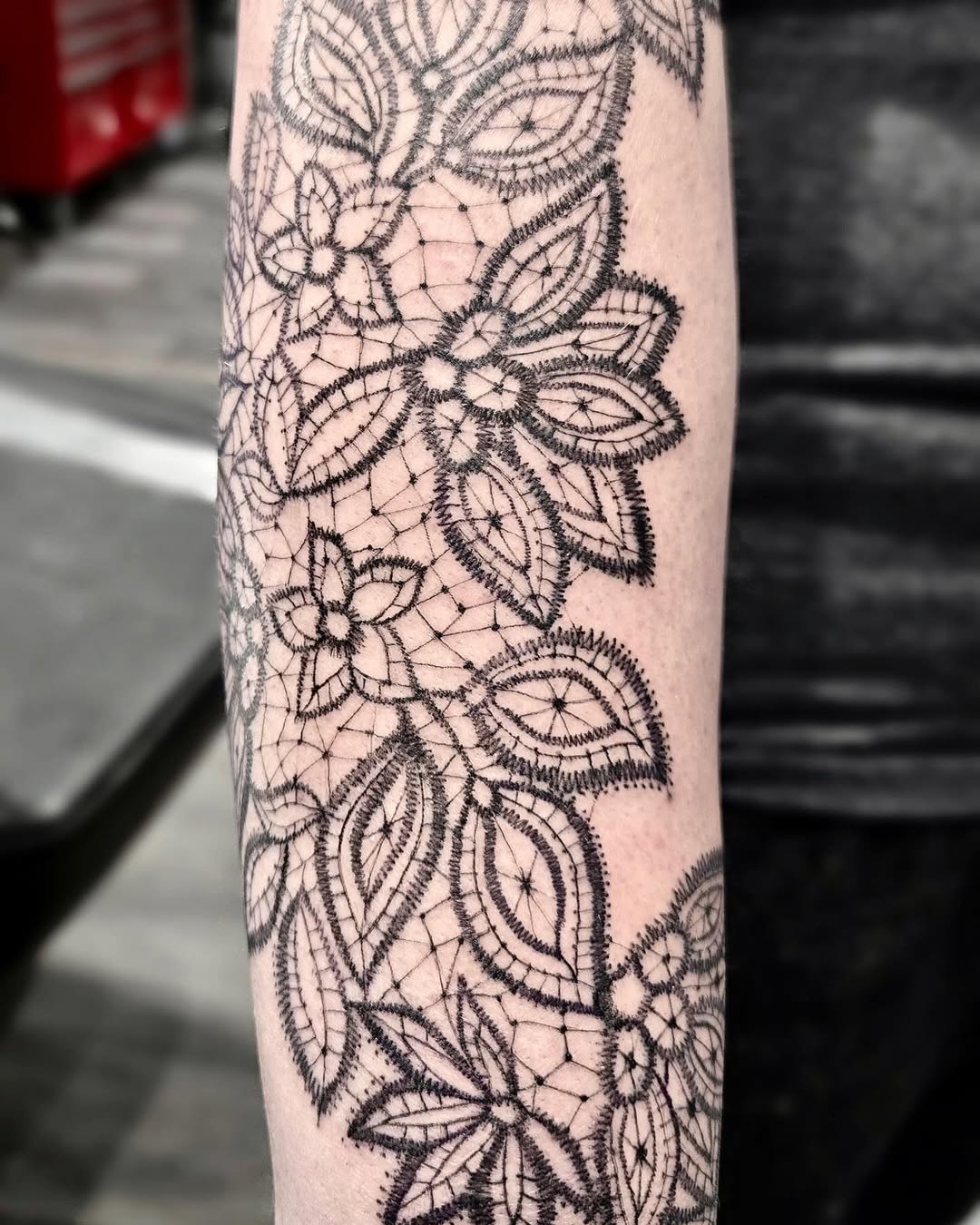 28 Lace Tattoo Ideas: Elegant Designs Inspired by Delicate Fabric