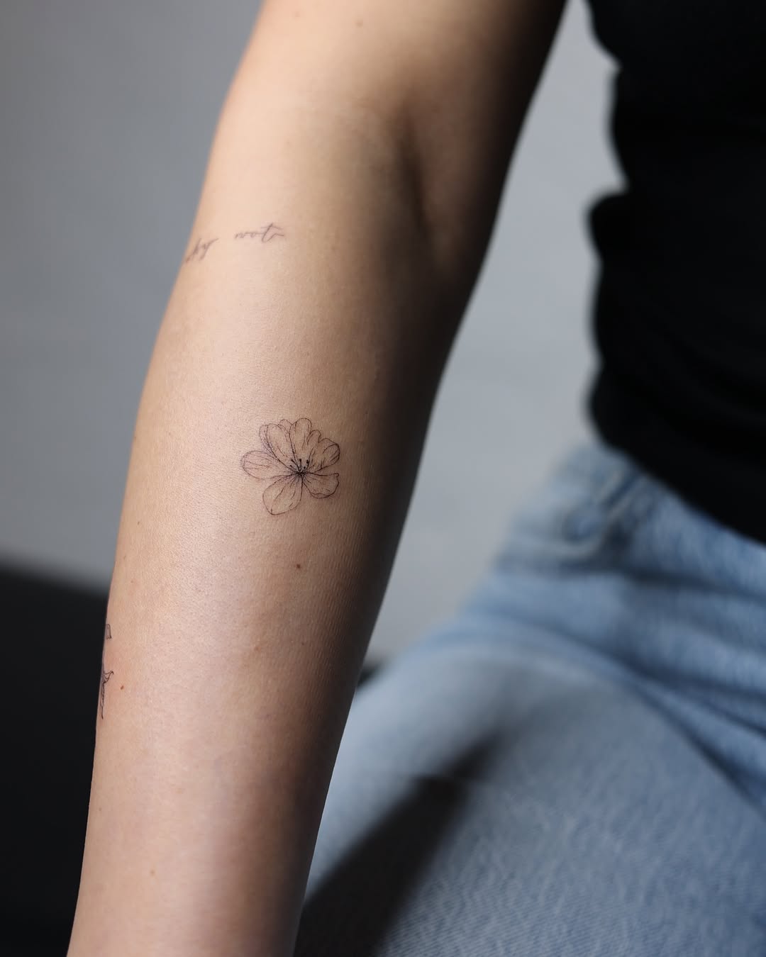 30 Small Flower Tattoo Ideas: Elegant Designs That Never Go Out of Style