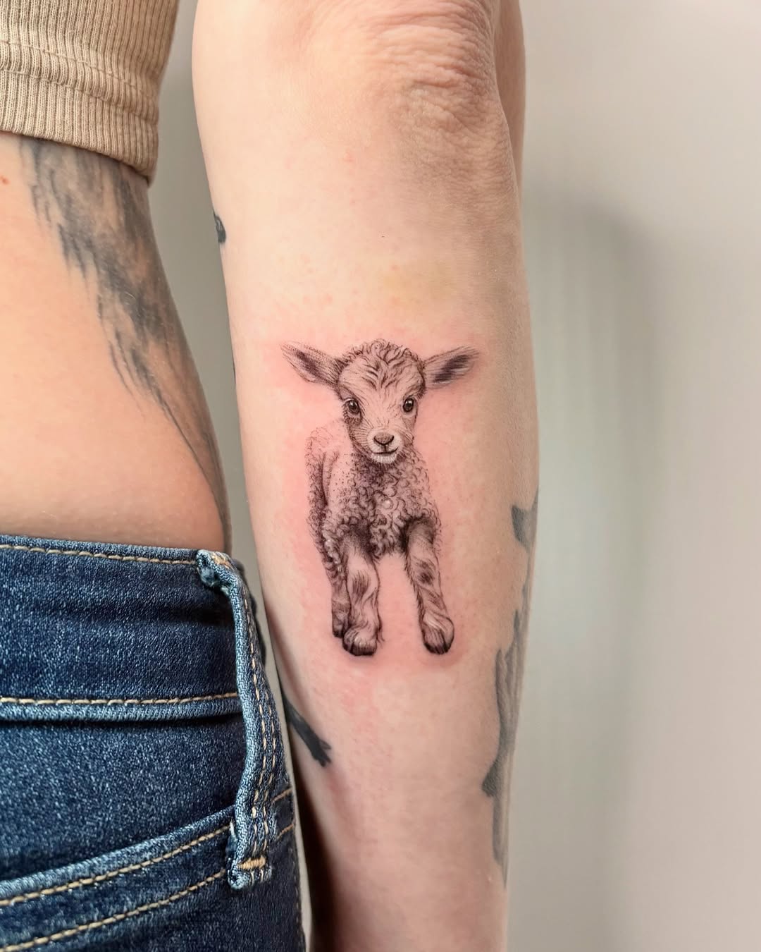 31 Lamb Tattoo Ideas: Gentle Symbolism, Fine Line Art, and Modern Aesthetic Inspiration