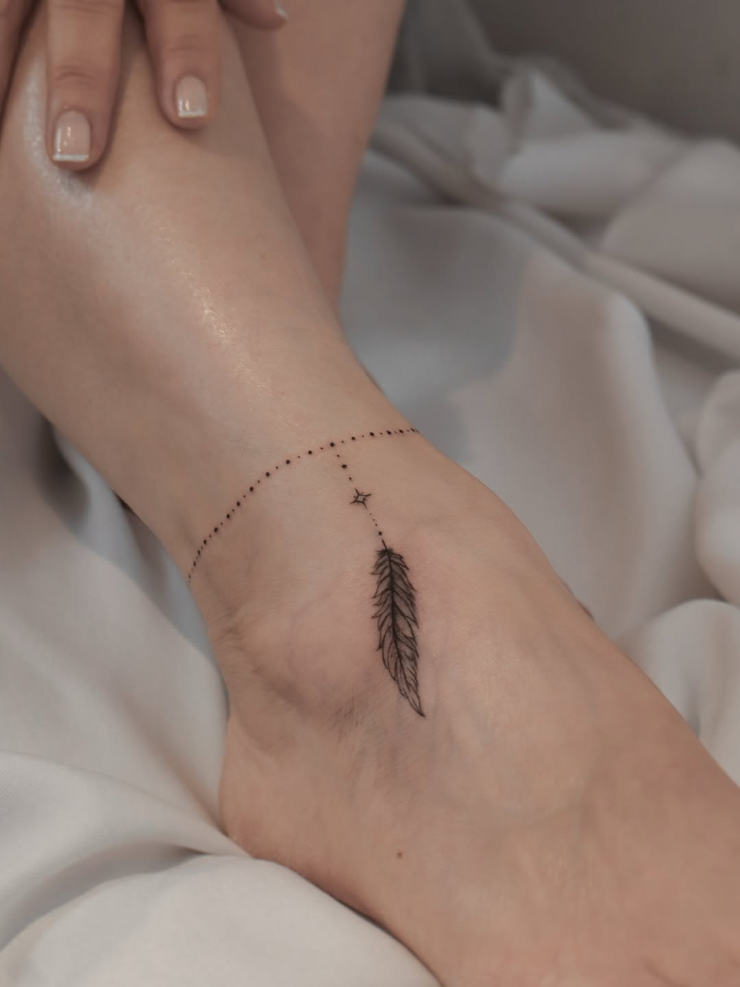 30 Anklet Tattoo Ideas 2026: Stylish Wrap Around, Chain & Fine Line Designs For Women