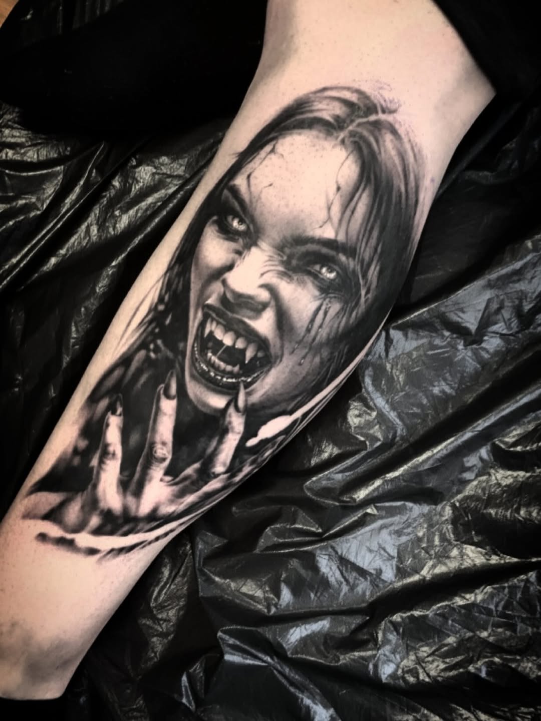 31 Vampire Tattoo Ideas 2026: Dark Romance, Fine Line Edge & Gothic Revival