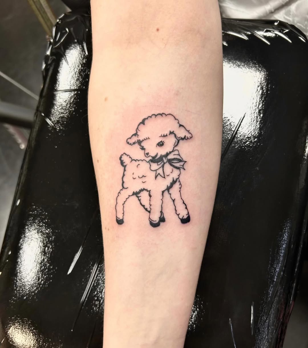 31 Lamb Tattoo Ideas: Gentle Symbolism, Fine Line Art, and Modern Aesthetic Inspiration
