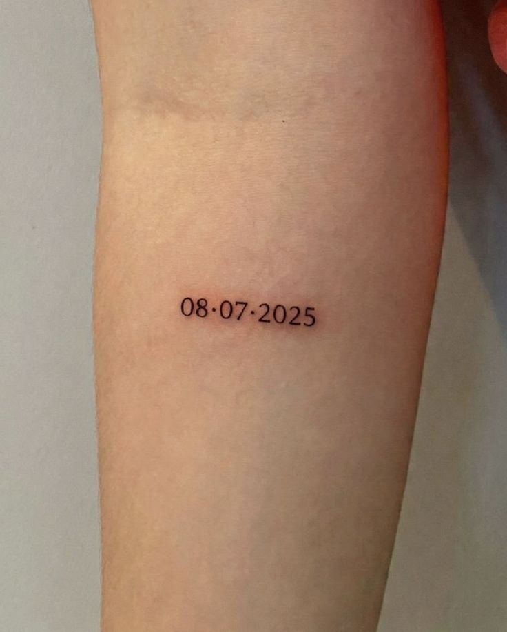 30 Date Tattoo Ideas 2026: Meaningful Designs, Roman Numerals, Fine Line Fonts & Placement Inspiration