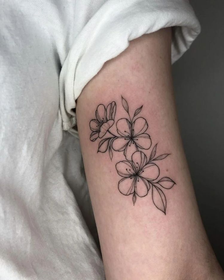 30 Small Flower Tattoo Ideas: Elegant Designs That Never Go Out of Style