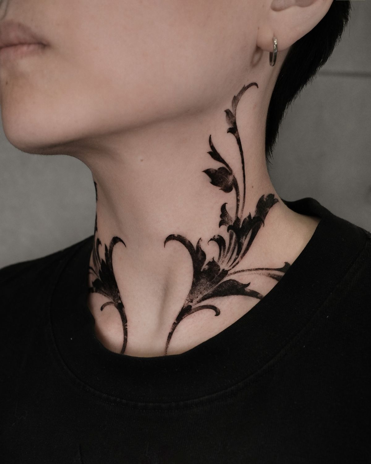 30 Neck Tattoo Women: Stylish, Subtle and Bold Ideas for Modern Ink