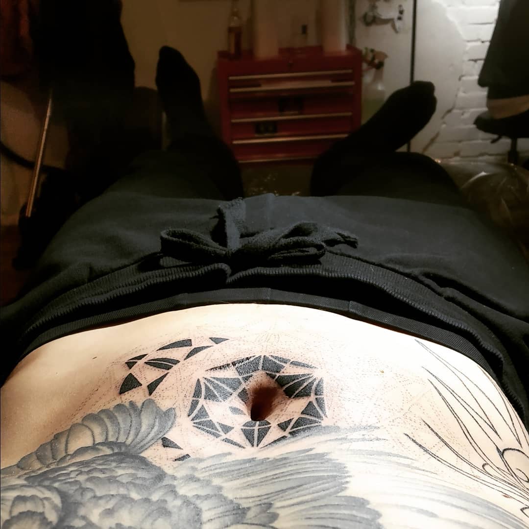 28 Belly Button Tattoo Ideas 2026: Feminine, Dainty & Bold Designs for Women