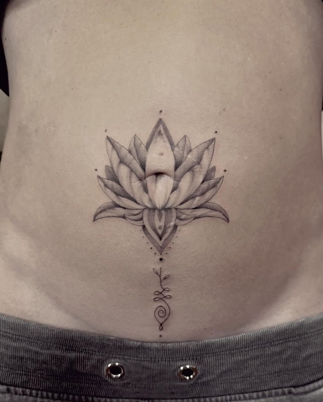 28 Belly Button Tattoo Ideas 2026: Feminine, Dainty & Bold Designs for Women