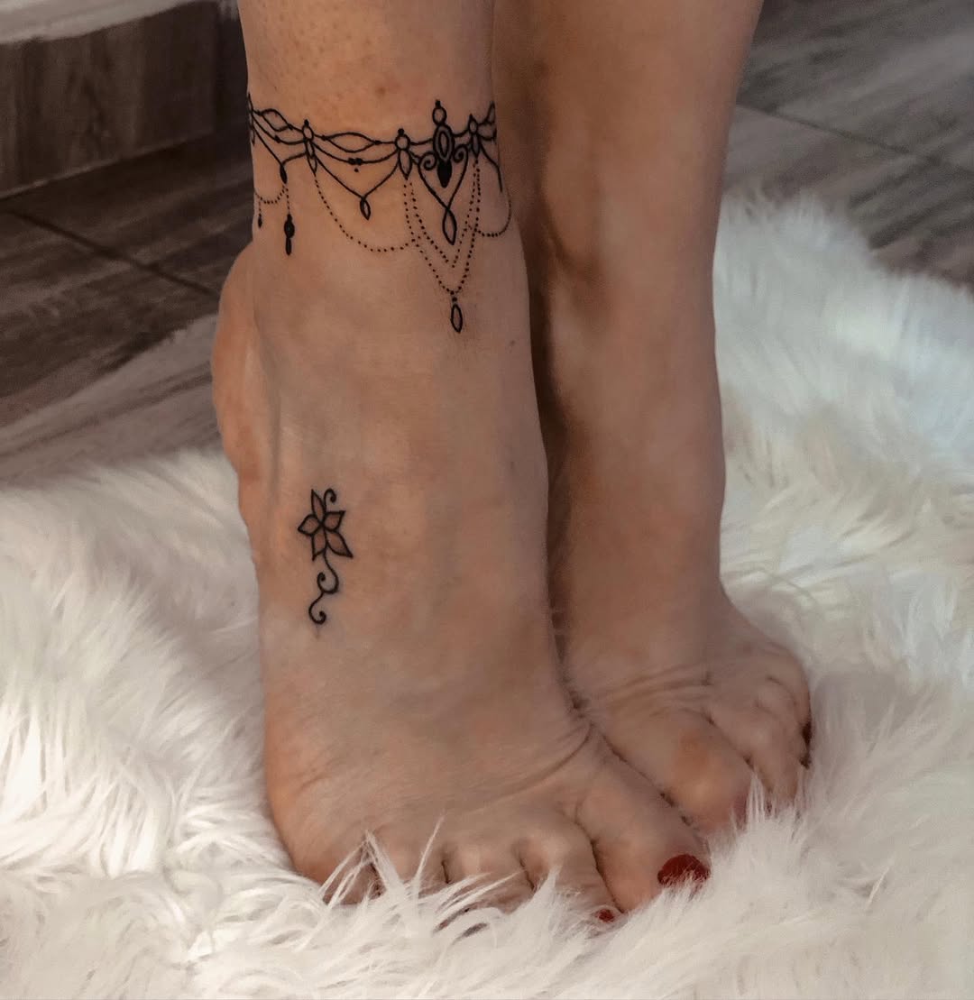 30 Anklet Tattoo Ideas 2026: Stylish Wrap Around, Chain & Fine Line Designs For Women
