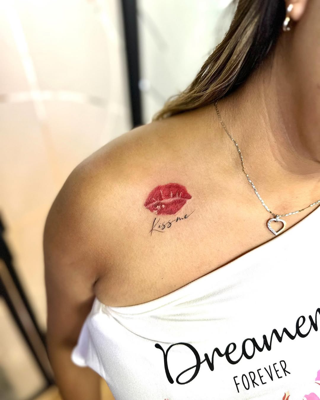 29 Kiss Tattoo Ideas: Romantic, Minimalist, and Bold Designs That Tell a Story