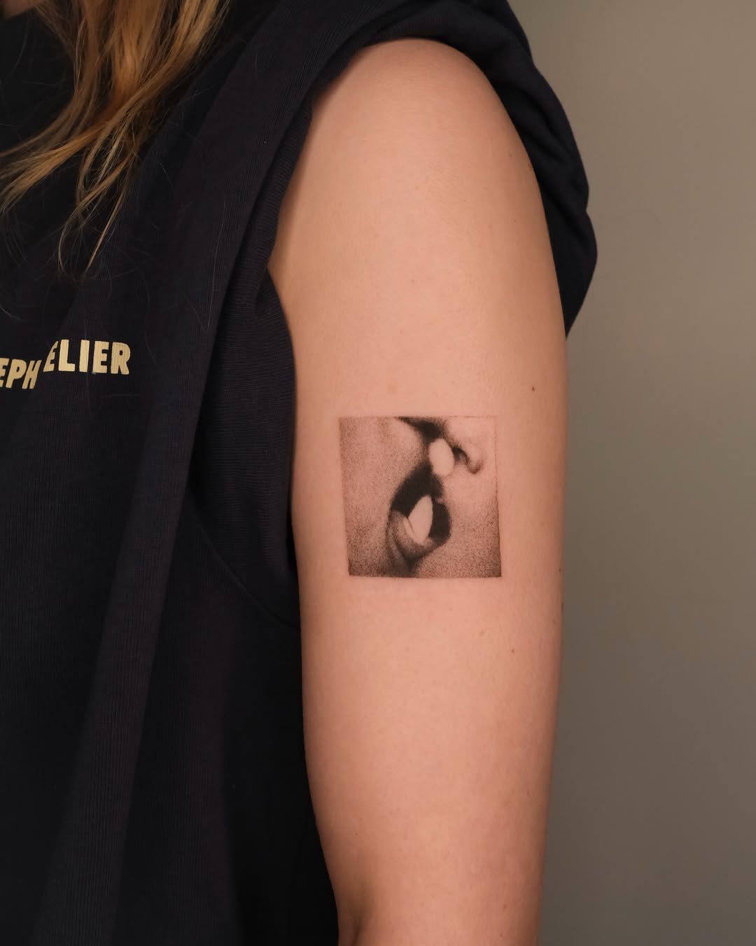 29 Kiss Tattoo Ideas: Romantic, Minimalist, and Bold Designs That Tell a Story