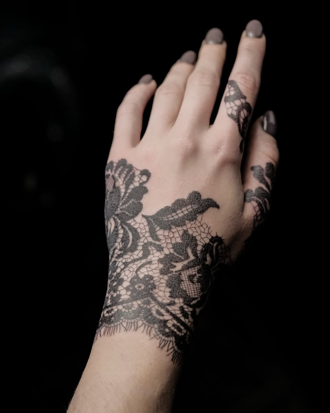 28 Lace Tattoo Ideas: Elegant Designs Inspired by Delicate Fabric