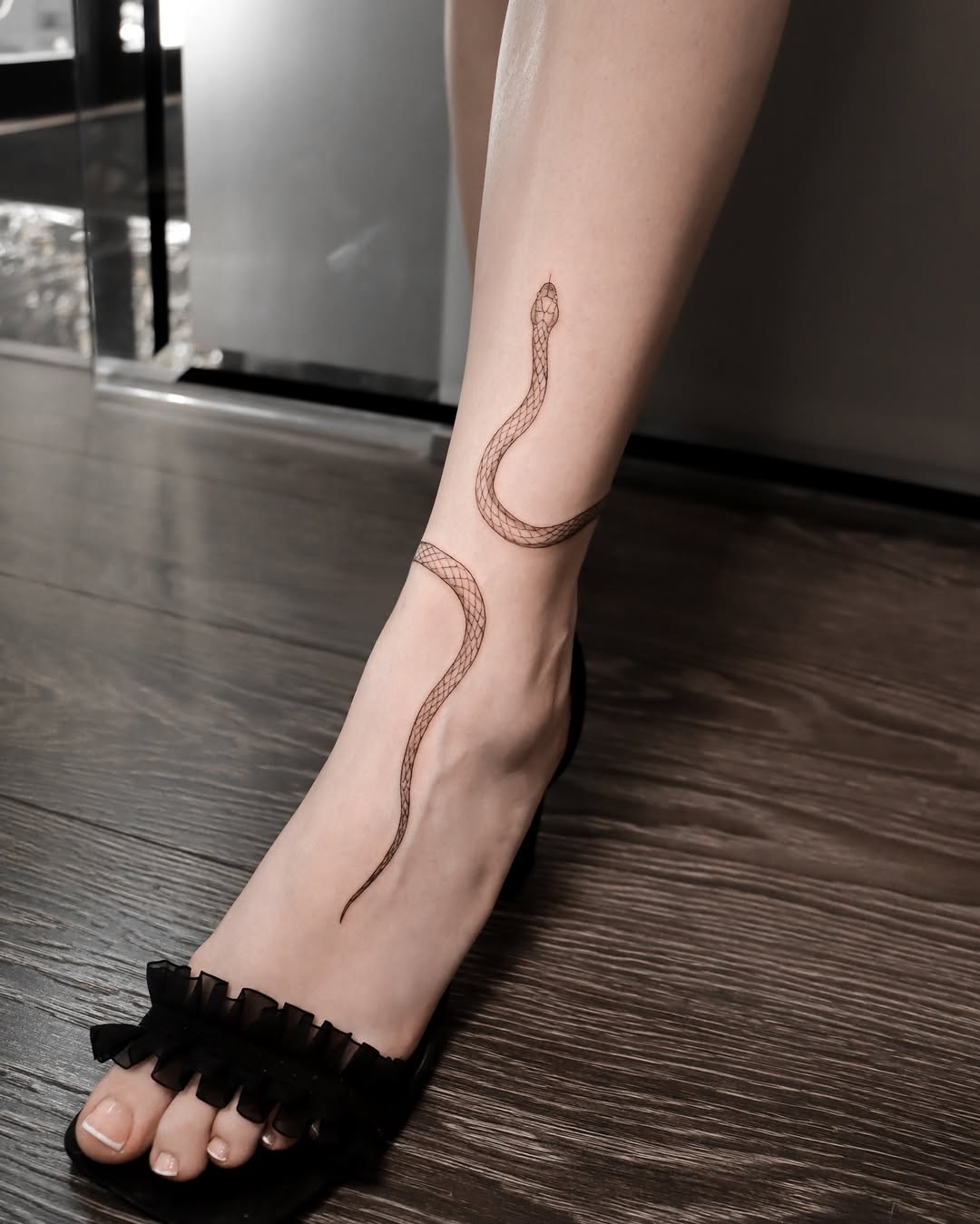 30 Anklet Tattoo Ideas 2026: Stylish Wrap Around, Chain & Fine Line Designs For Women
