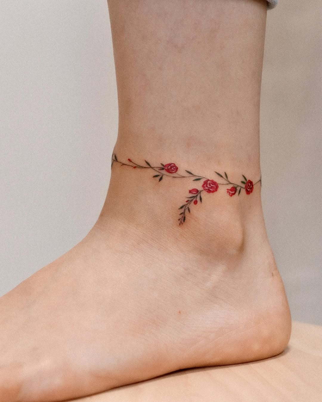 30 Anklet Tattoo Ideas 2026: Stylish Wrap Around, Chain & Fine Line Designs For Women