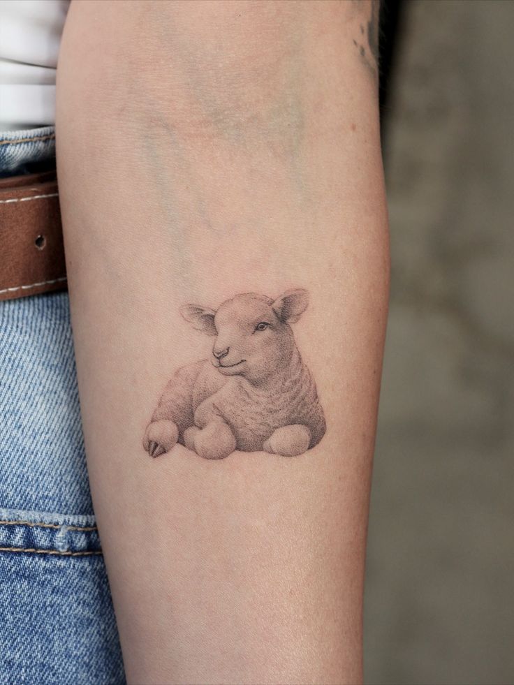 31 Lamb Tattoo Ideas: Gentle Symbolism, Fine Line Art, and Modern Aesthetic Inspiration