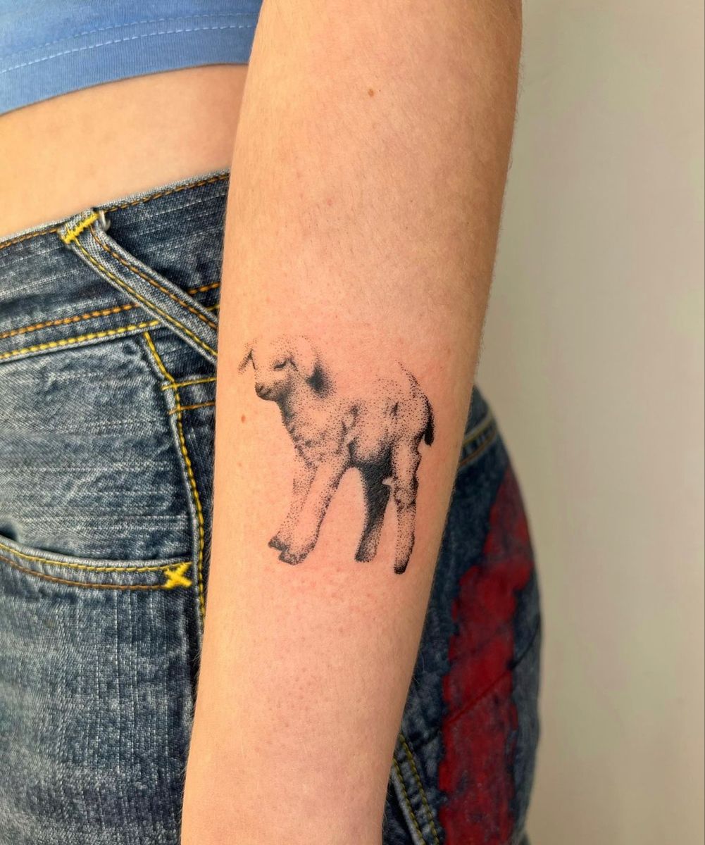 31 Lamb Tattoo Ideas: Gentle Symbolism, Fine Line Art, and Modern Aesthetic Inspiration