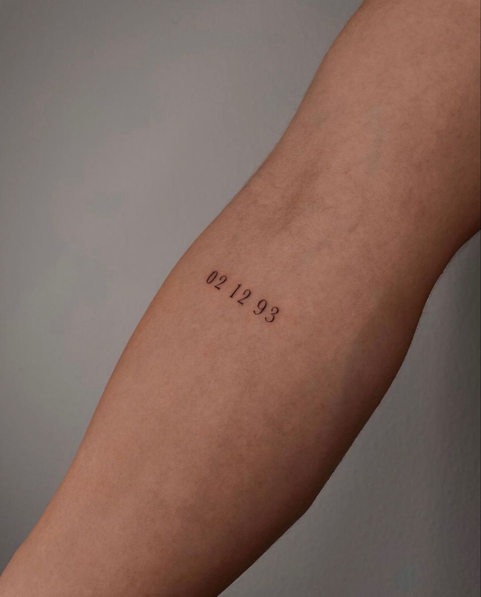 30 Date Tattoo Ideas 2026: Meaningful Designs, Roman Numerals, Fine Line Fonts & Placement Inspiration