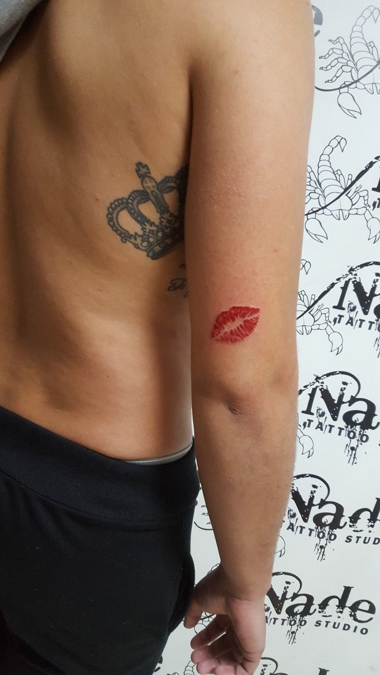 29 Kiss Tattoo Ideas: Romantic, Minimalist, and Bold Designs That Tell a Story