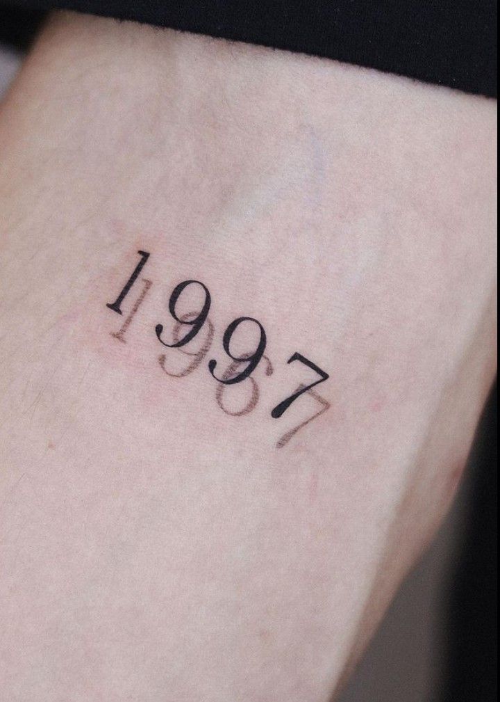 30 Date Tattoo Ideas 2026: Meaningful Designs, Roman Numerals, Fine Line Fonts & Placement Inspiration