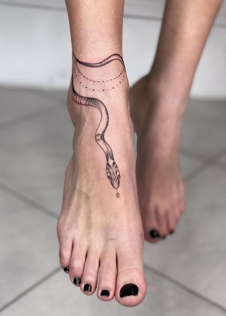 30 Anklet Tattoo Ideas 2026: Stylish Wrap Around, Chain & Fine Line Designs For Women
