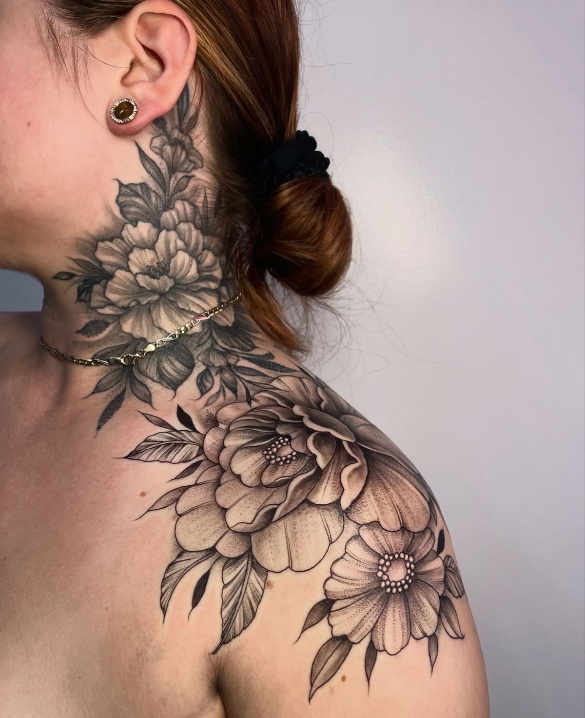 30 Neck Tattoo Women: Stylish, Subtle and Bold Ideas for Modern Ink
