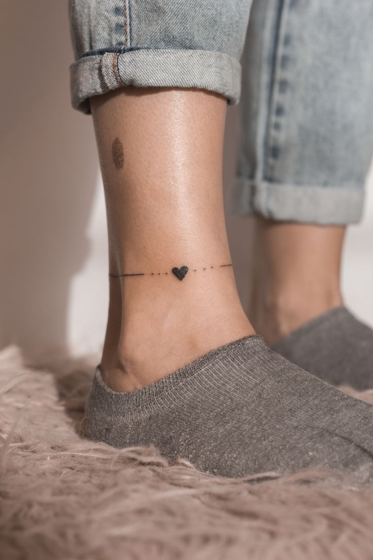 30 Anklet Tattoo Ideas 2026: Stylish Wrap Around, Chain & Fine Line Designs For Women