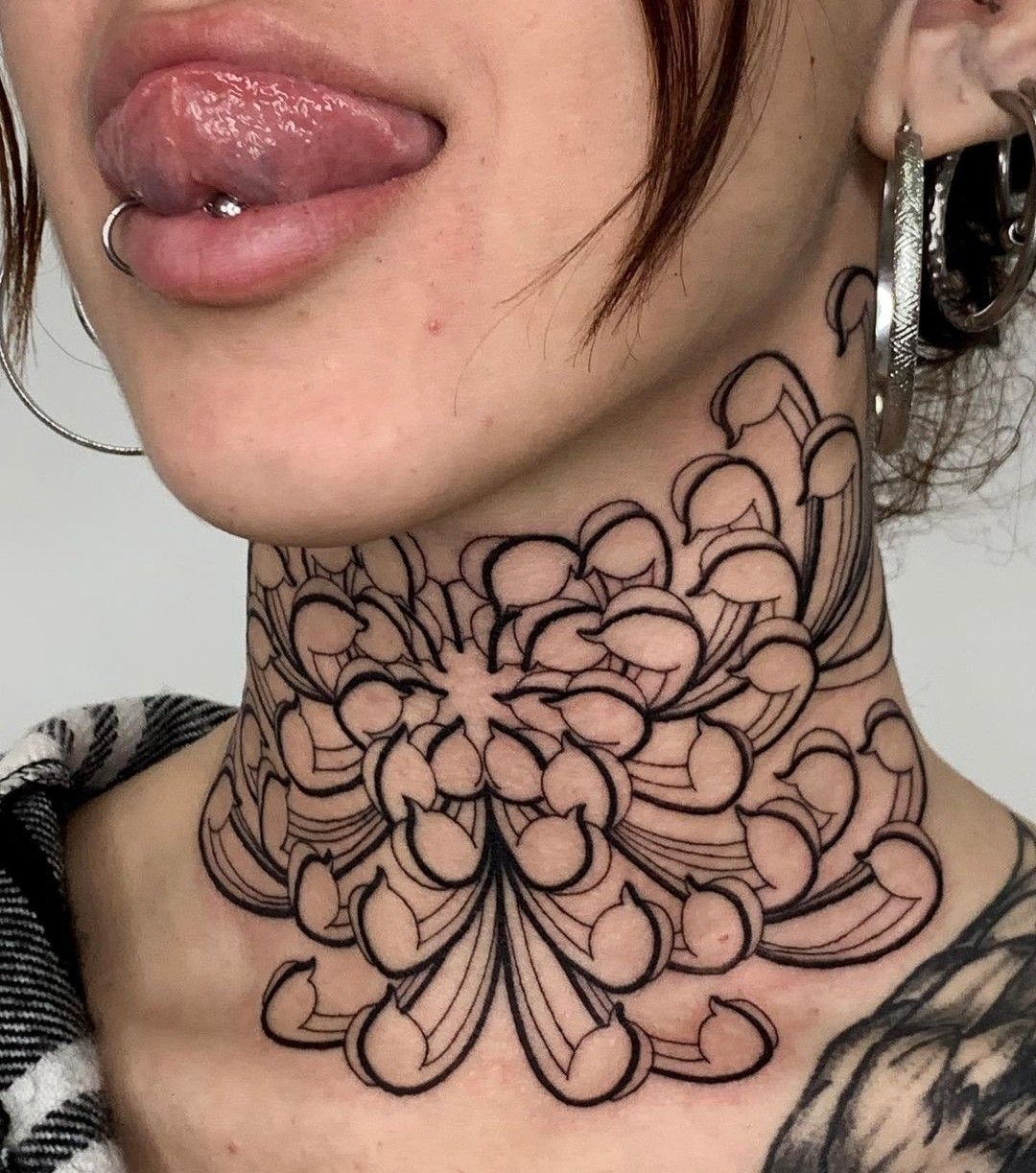 30 Neck Tattoo Women: Stylish, Subtle and Bold Ideas for Modern Ink