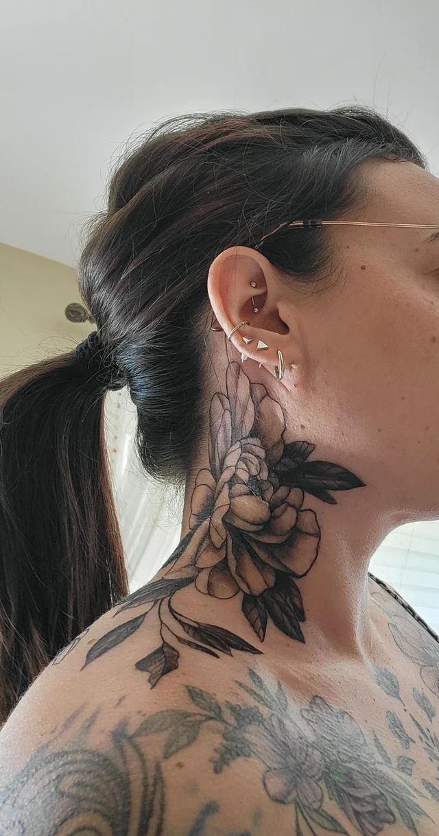 30 Neck Tattoo Women: Stylish, Subtle and Bold Ideas for Modern Ink