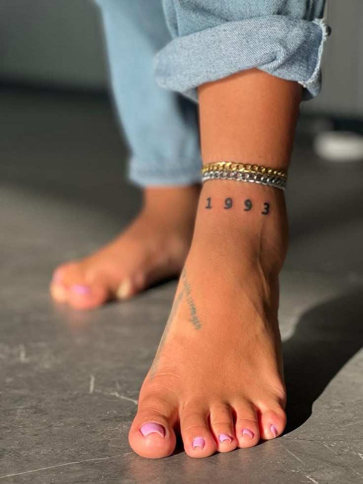 30 Anklet Tattoo Ideas 2026: Stylish Wrap Around, Chain & Fine Line Designs For Women