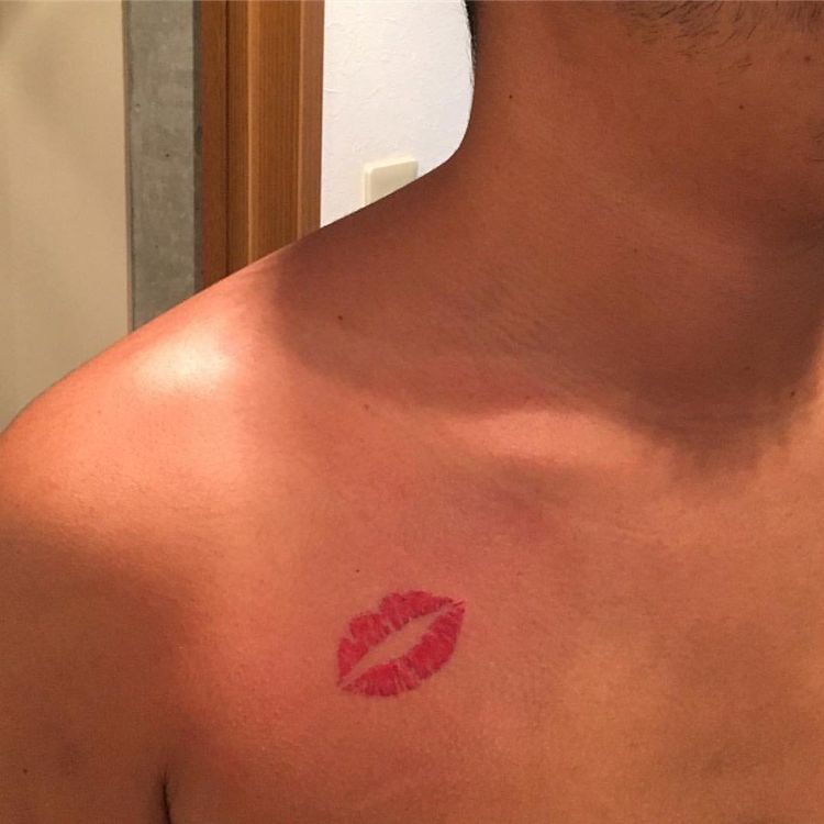 29 Kiss Tattoo Ideas: Romantic, Minimalist, and Bold Designs That Tell a Story