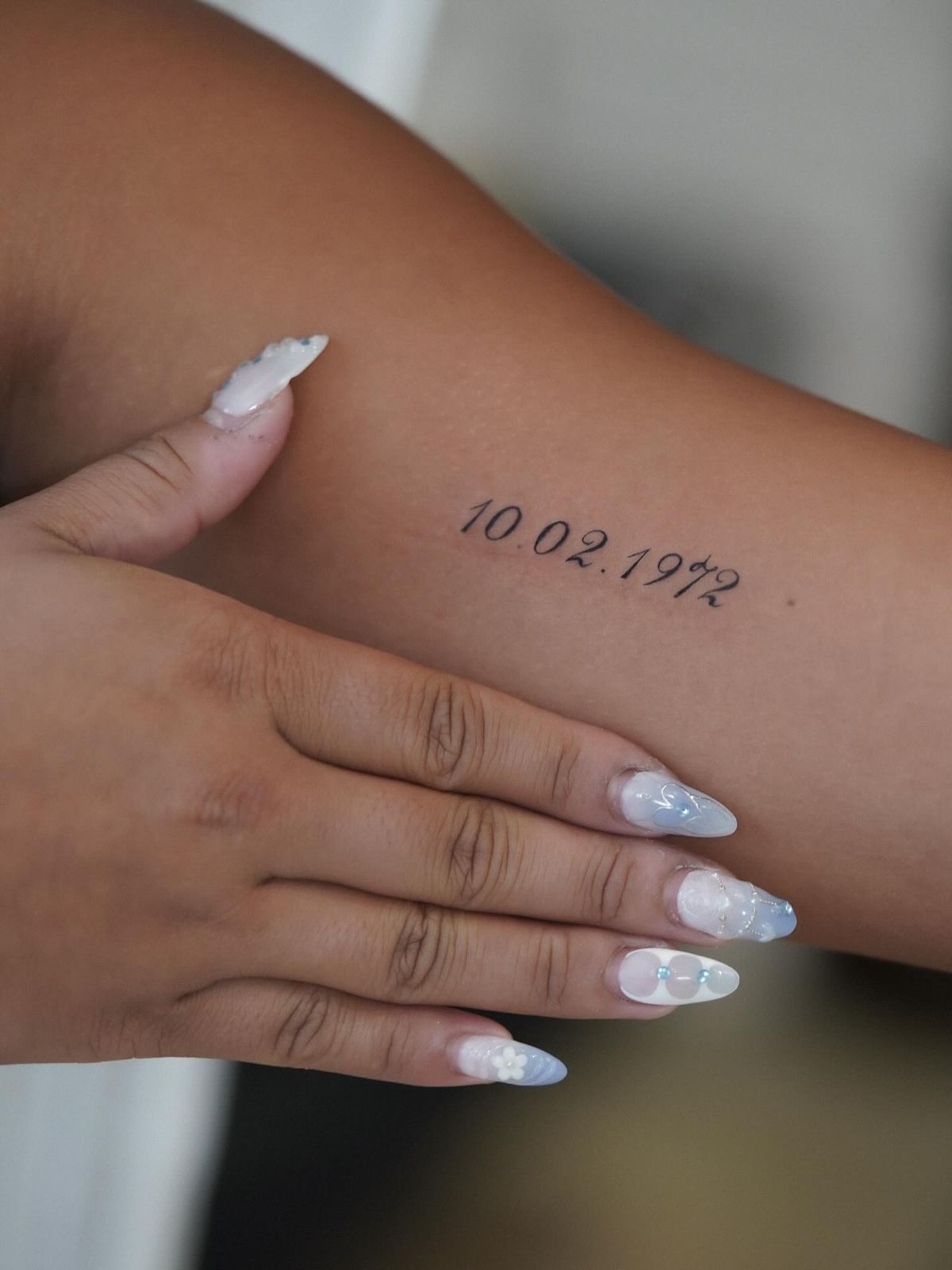 30 Date Tattoo Ideas 2026: Meaningful Designs, Roman Numerals, Fine Line Fonts & Placement Inspiration