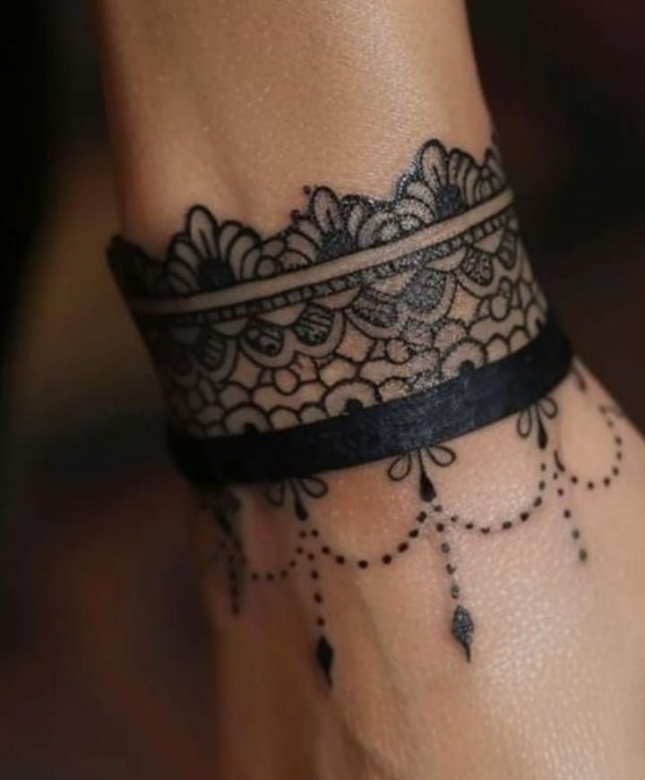 28 Lace Tattoo Ideas: Elegant Designs Inspired by Delicate Fabric