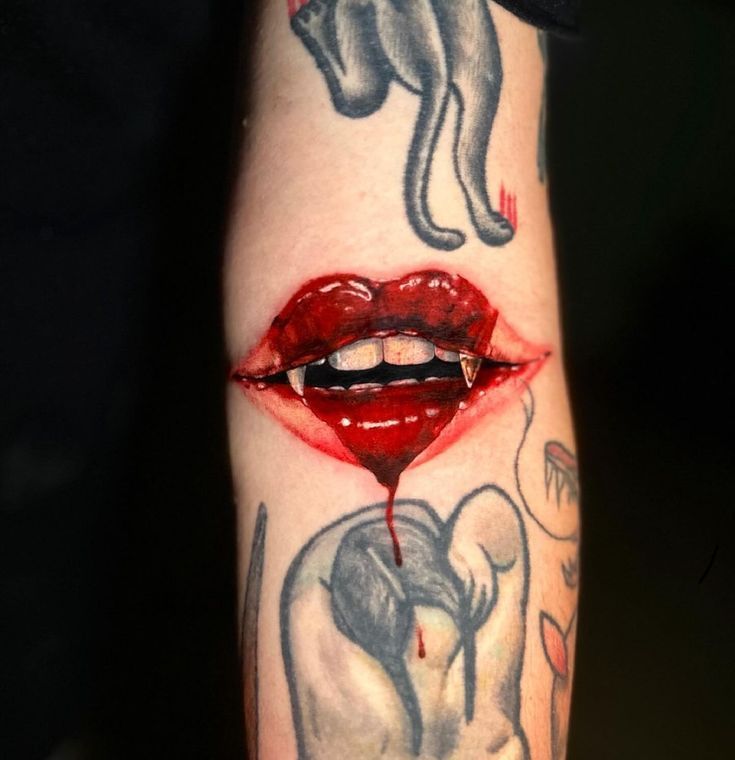 31 Vampire Tattoo Ideas 2026: Dark Romance, Fine Line Edge & Gothic Revival