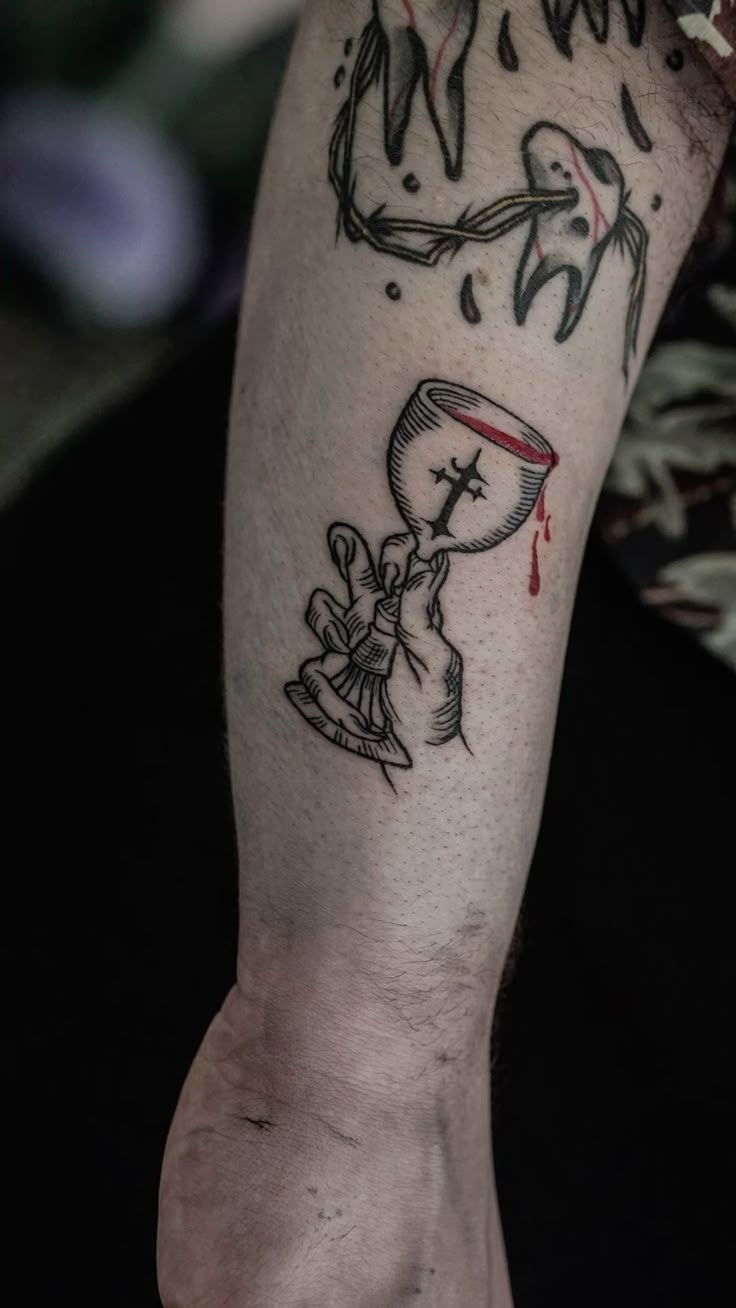 31 Vampire Tattoo Ideas 2026: Dark Romance, Fine Line Edge & Gothic Revival