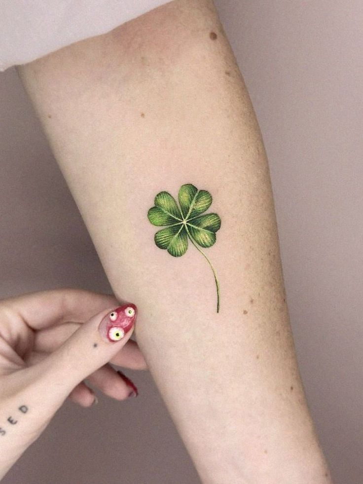 29 Clover Tattoo Ideas: Timeless Symbols of Luck, Love, and Identity