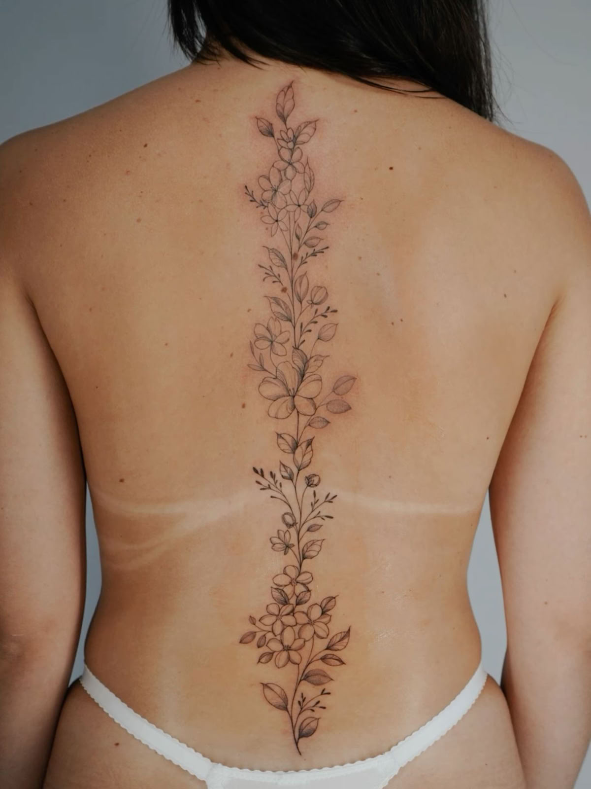 30 Flower Spine Tattoo Ideas 2026: Elegant, Dainty & Meaningful Designs for Women