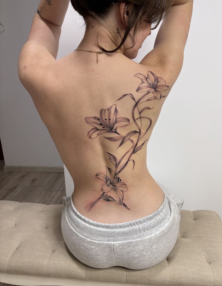 30 Flower Spine Tattoo Ideas 2026: Elegant, Dainty & Meaningful Designs for Women
