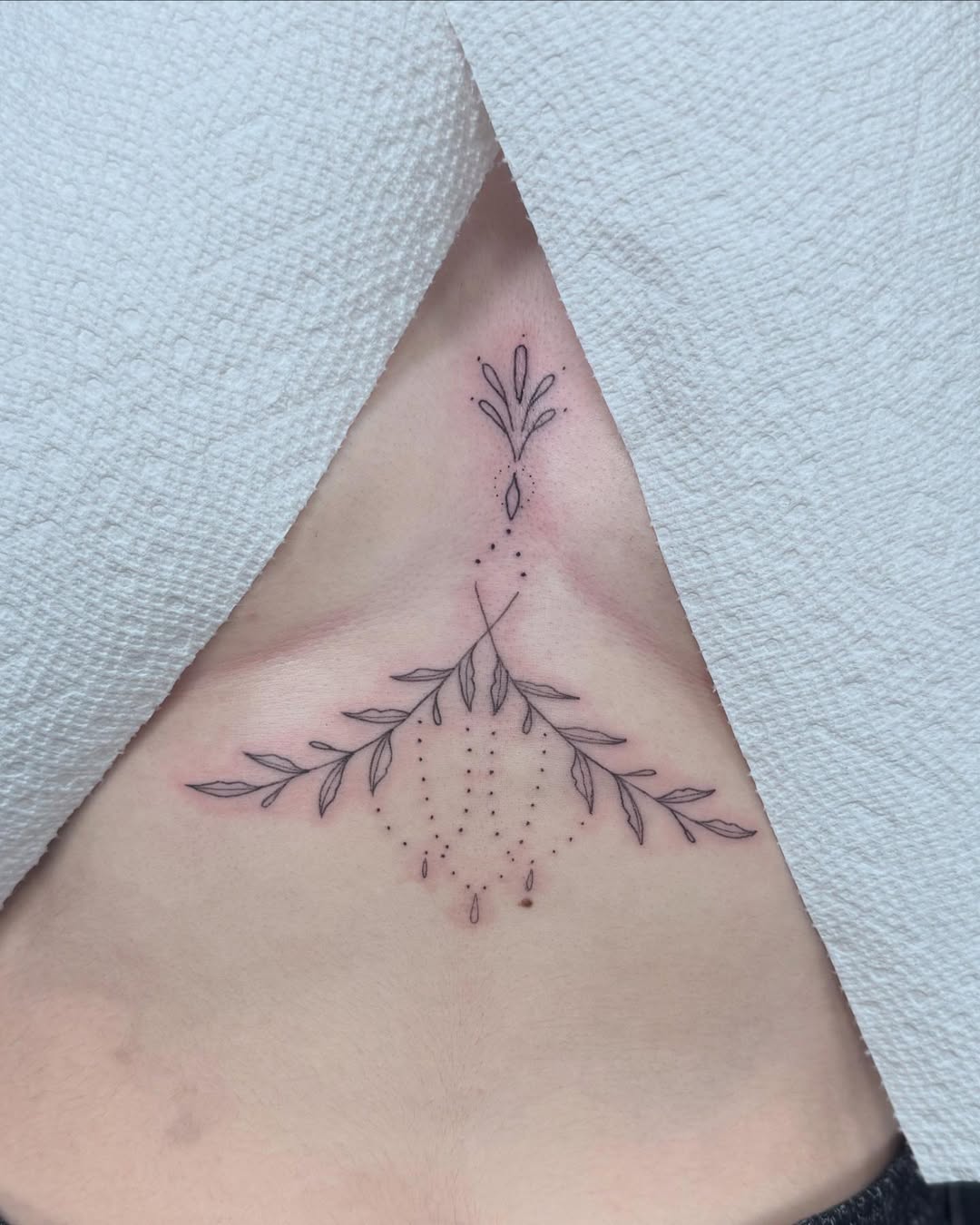 29 Sternum Tattoo Ideas 2026: The Rise of Bold, Feminine Expression