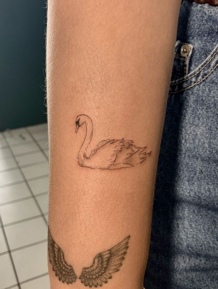 32 Swan Tattoo Ideas 2026: Elegant, Minimalist & Meaningful Designs to Inspire You