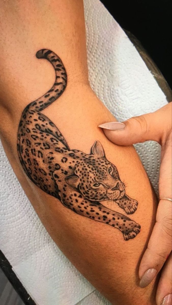 29 Leopard Tattoo Ideas 2026: Elegant Power, Fine Line Detail & Modern Style